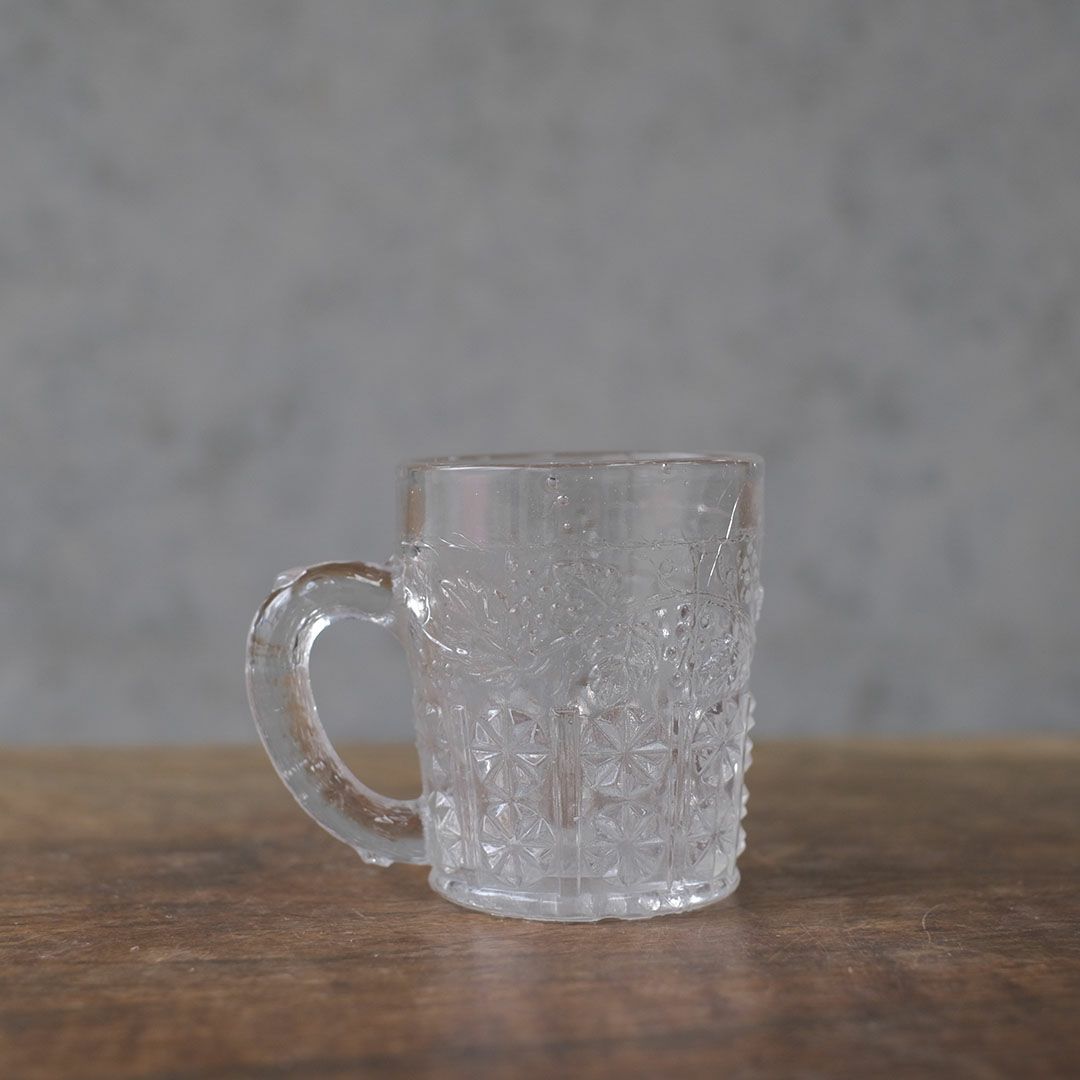 小さなアンティークカップ イギリス 葡萄装飾2