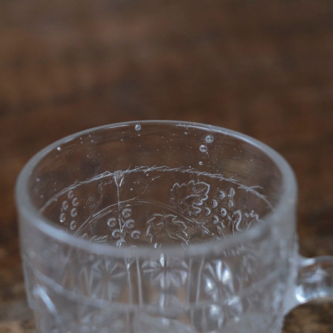 小さなアンティークカップ イギリス 葡萄装飾5