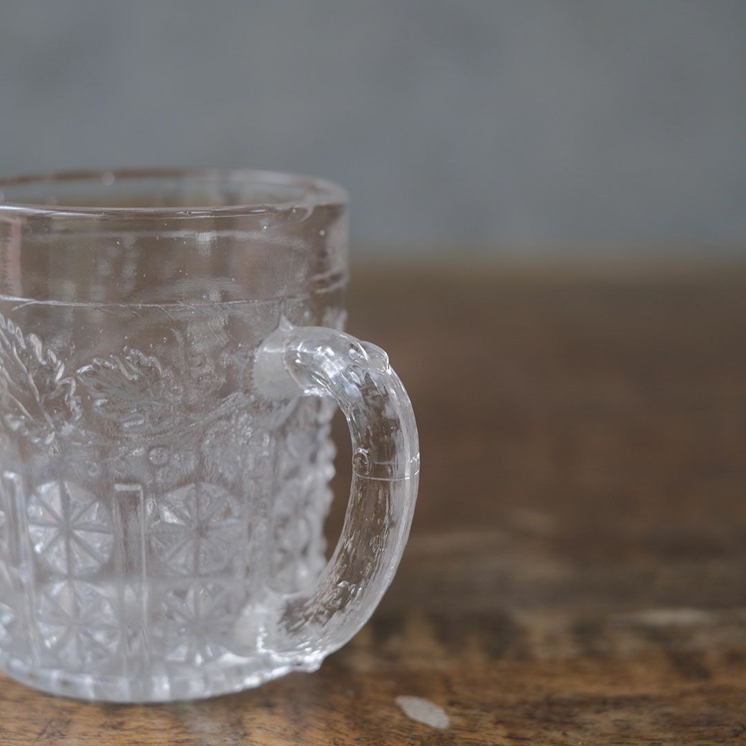 小さなアンティークカップ イギリス 葡萄装飾8