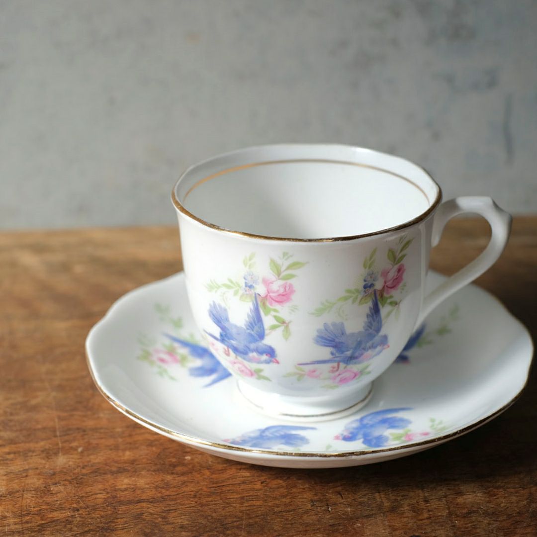 アンティークティーカップ ロイヤルアルバート 珍しい燕デザイン1