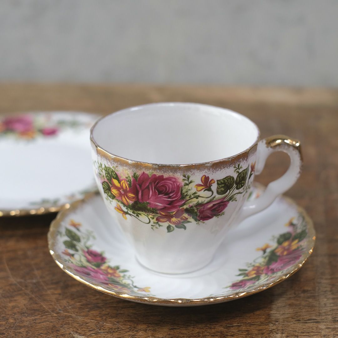 ヴィンテージ ティーカップトリオ Washington Pottery (Staffordshire) Ltd イングリッシュローズ 薔薇 アンティーク食器3