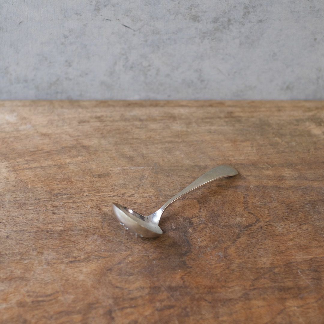 アンティークシュガーシフタースプーン イギリス シルバープレート 銀メッキ