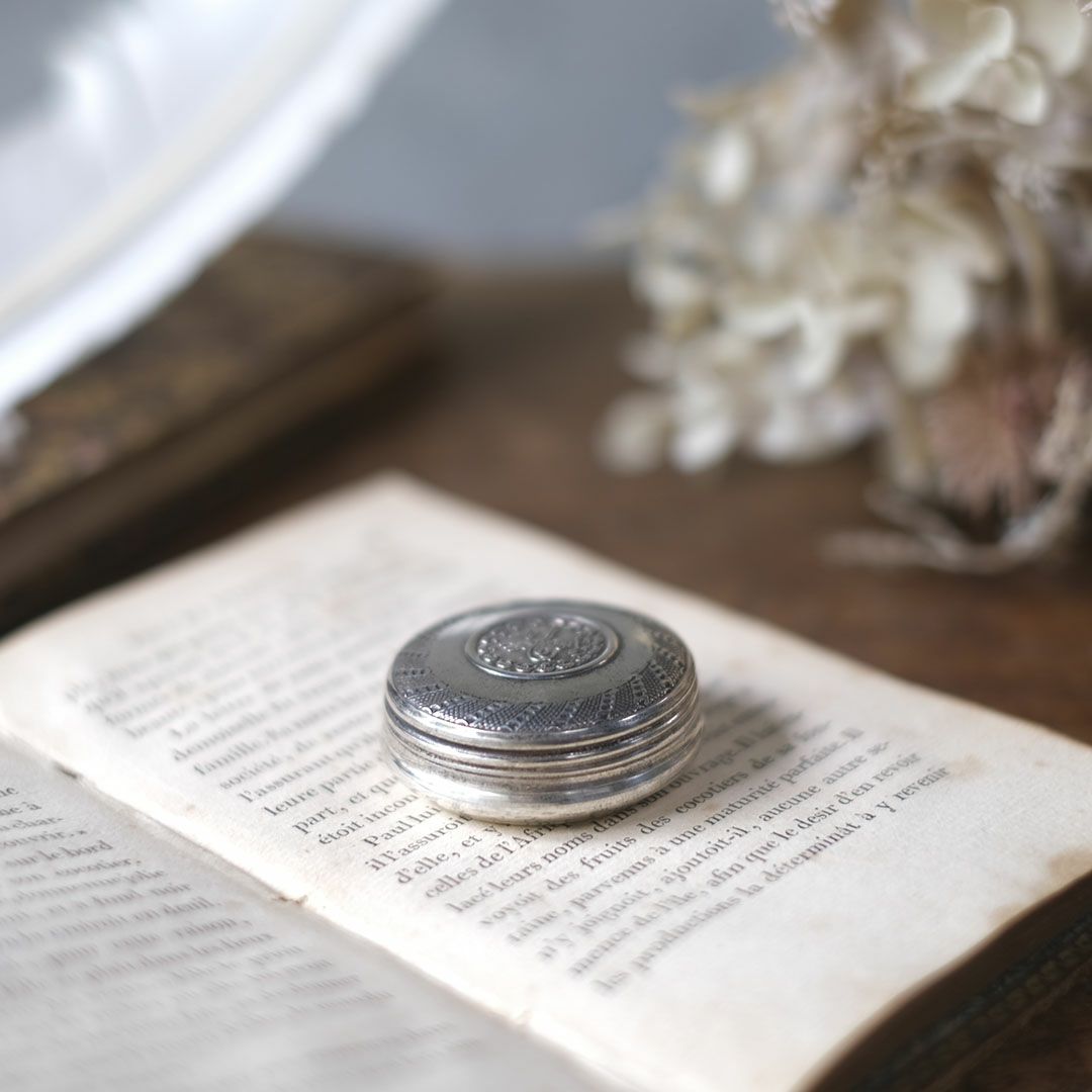 アンティーク薬ケース フランス メタル1