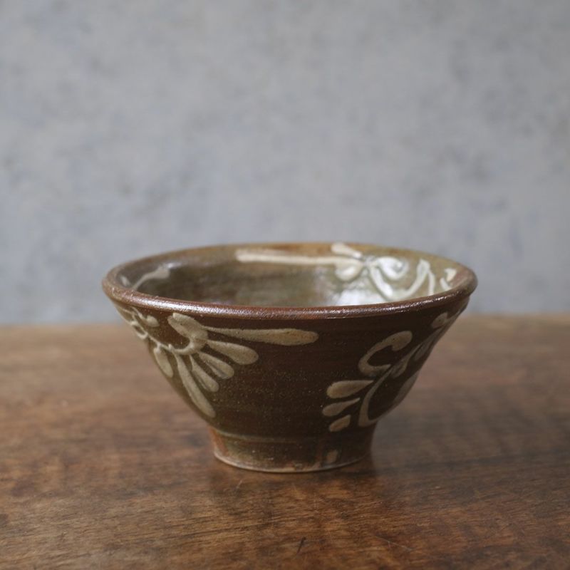 沖縄　マカイ、茶碗　やちむん やちむん (沖縄陶器) 3.5寸マカイ ハイビスカス 赤 茶碗 茶わん