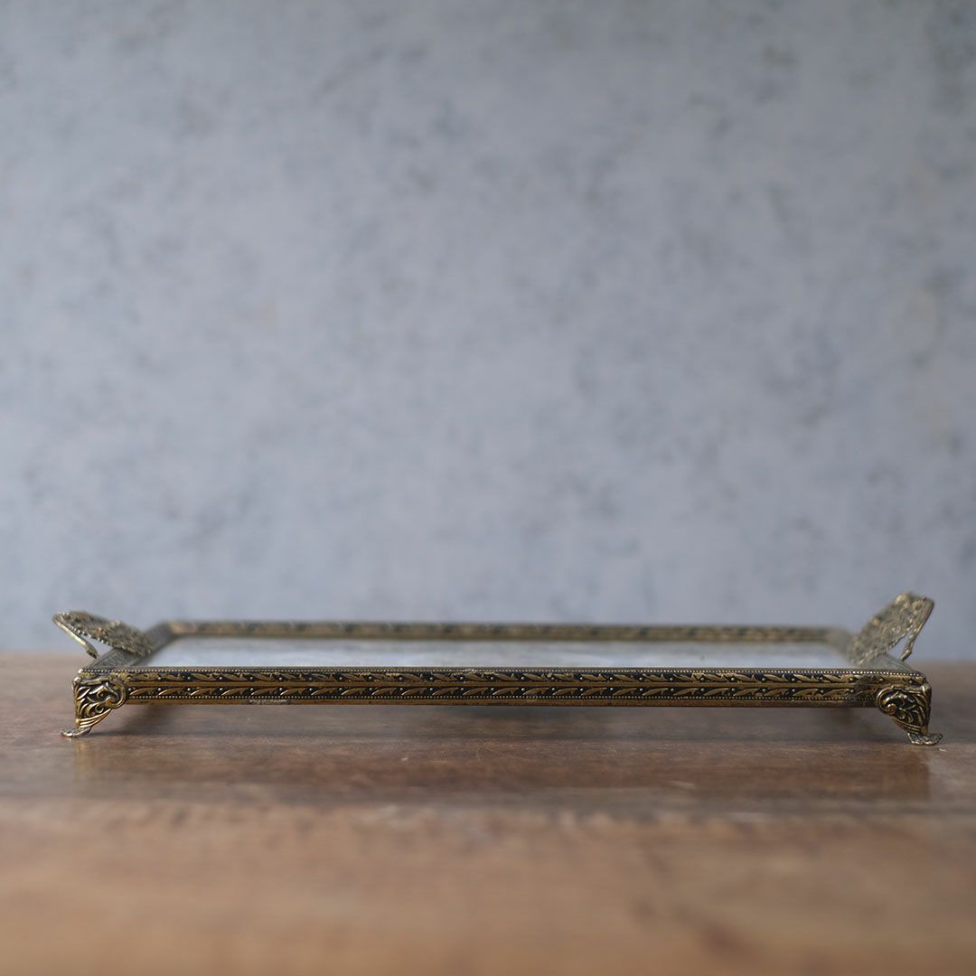 ヴィンテージ プチポワン ドレッシングトレイ ガラスの中に収められた刺繍が美しい ドレッサー用トレイ3