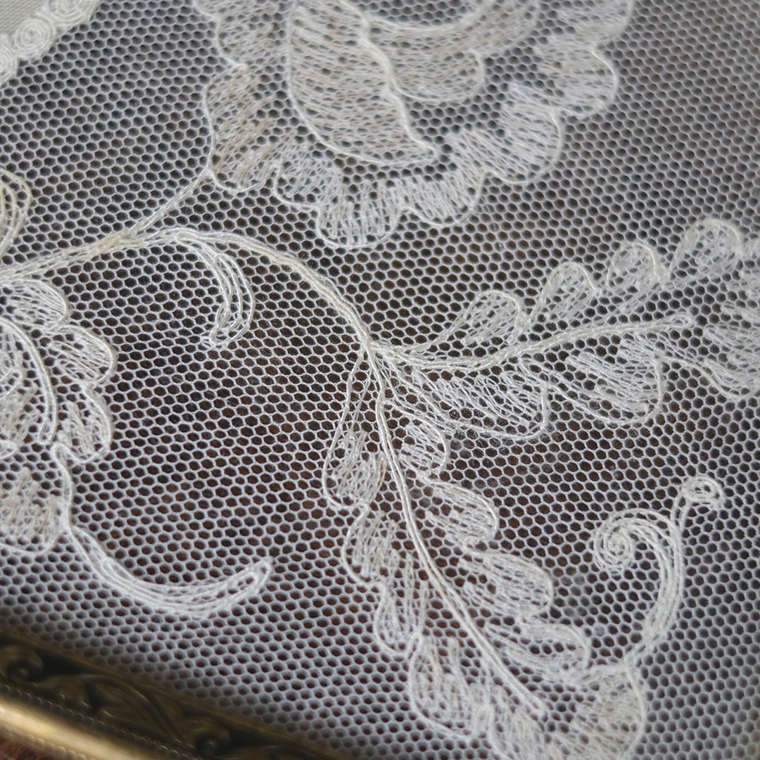 ヴィンテージ プチポワン ドレッシングトレイ ガラスの中に収められた刺繍が美しい ドレッサー用トレイ6