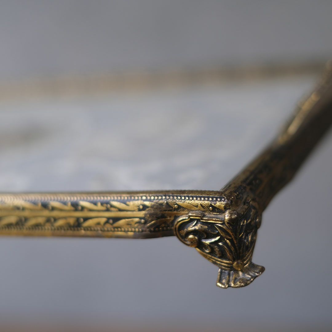 ヴィンテージ プチポワン ドレッシングトレイ ガラスの中に収められた刺繍が美しい ドレッサー用トレイ8