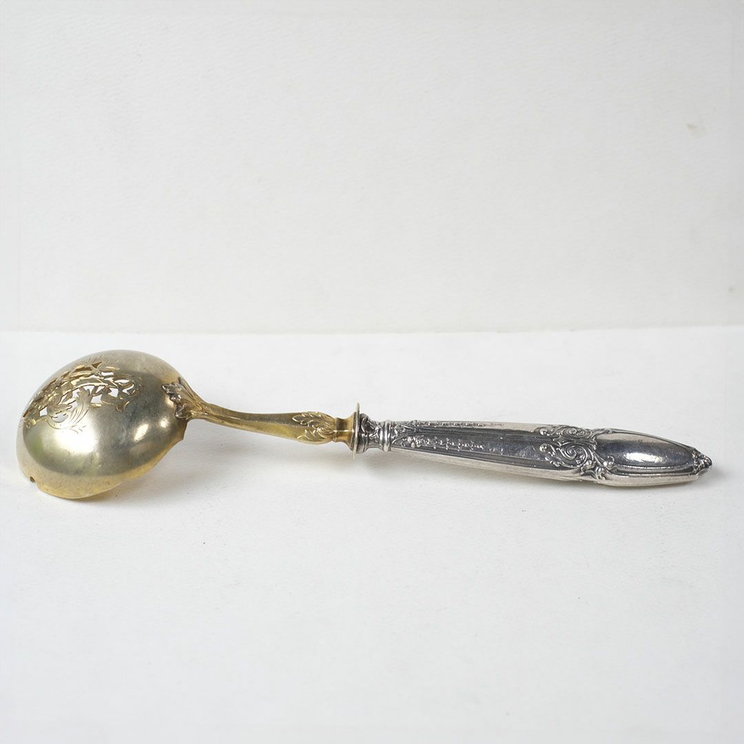 ミネルヴァのアンティークソースレードル横から