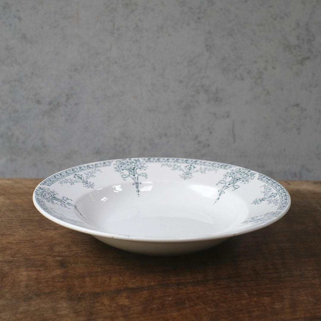 緑の花柄プレート