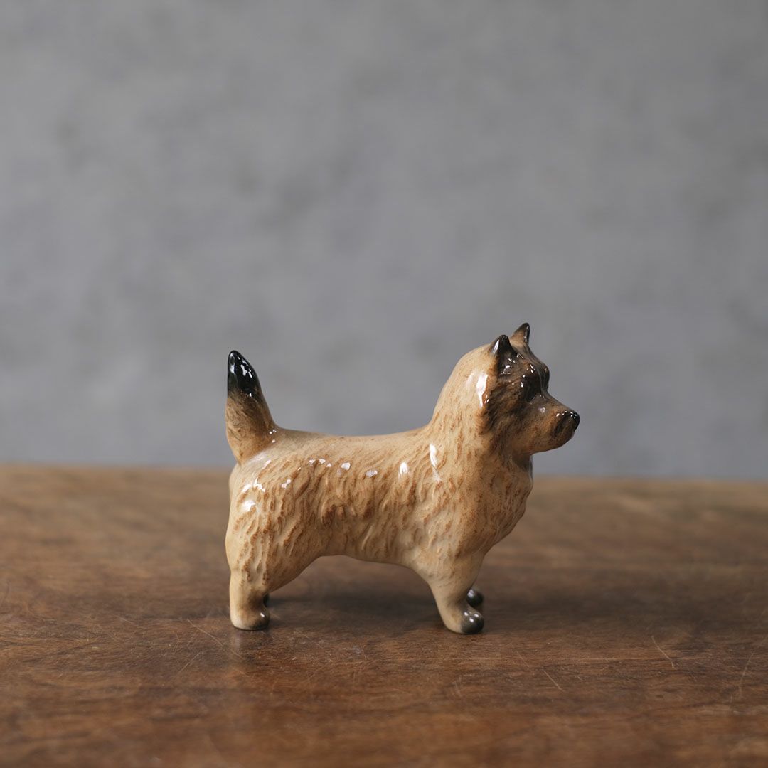ヴィンテージ犬のフィギュリン 陶器人形 イギリス 置物 ヨークシャーテリア1