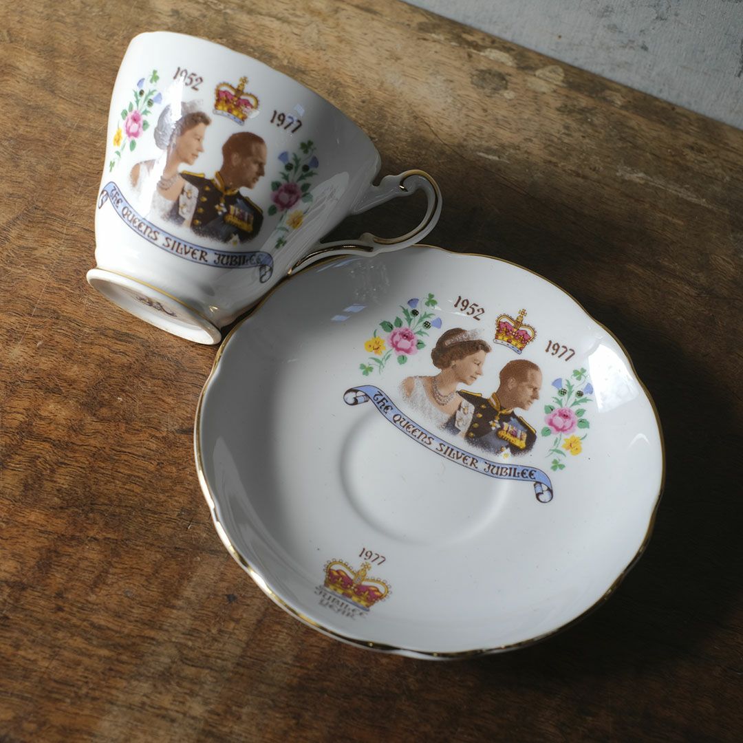 ヴィンテージティーカップ エリザベス女王 記念品 イギリス2