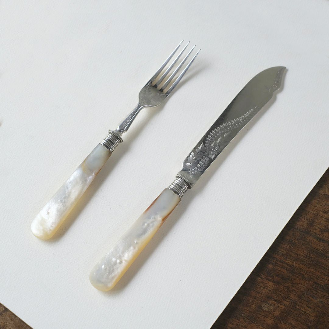 アンティーク マザーオブパール デザートカトラリー フォーク、ナイフ各1本ずつのセット2