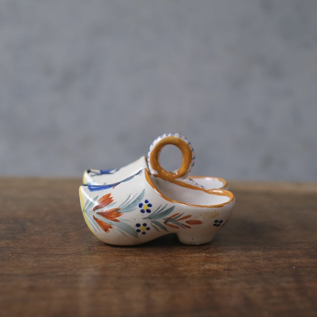 アンティークポーセリンシューズ 置物 フランス 小さな陶器の靴 ソルトクロッグ1