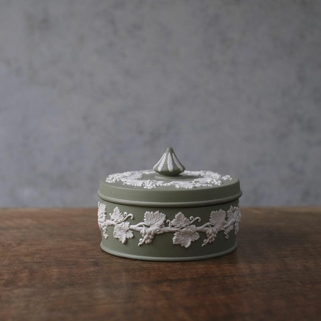 ヴィンテージ WEDGWOODジャスパー 蓋付小物入れ ケース ストーンウェア イギリス セージグリーン