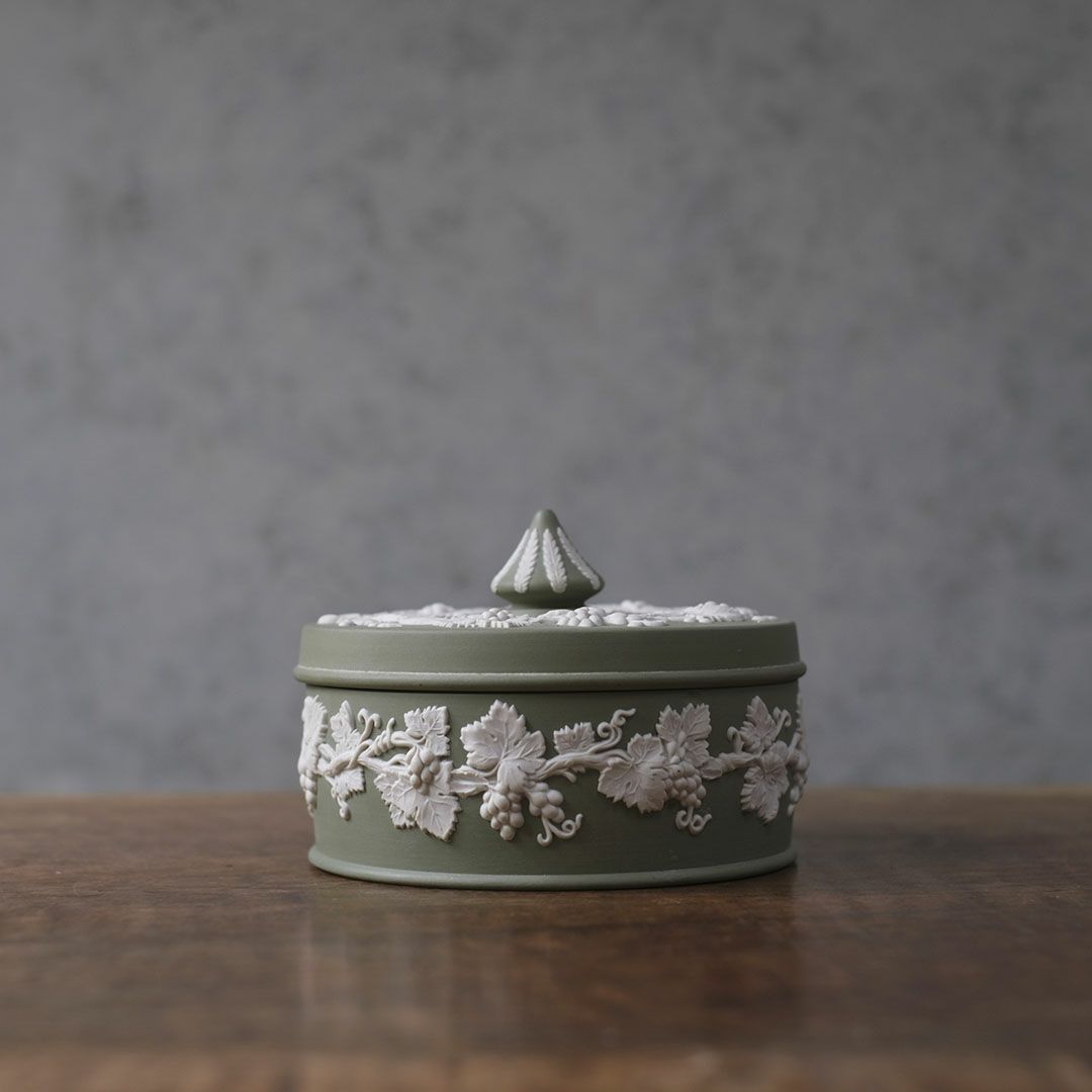 ヴィンテージ WEDGWOODジャスパー 蓋付小物入れ ケース ストーンウェア イギリス セージグリーン1