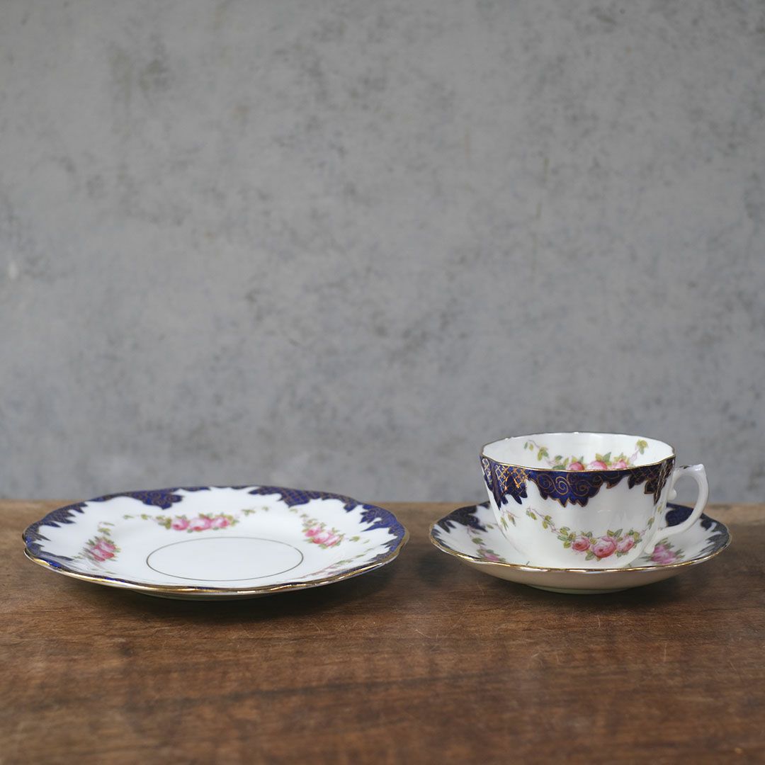 アンティークティーカップトリオ イギリス アンティーク食器1