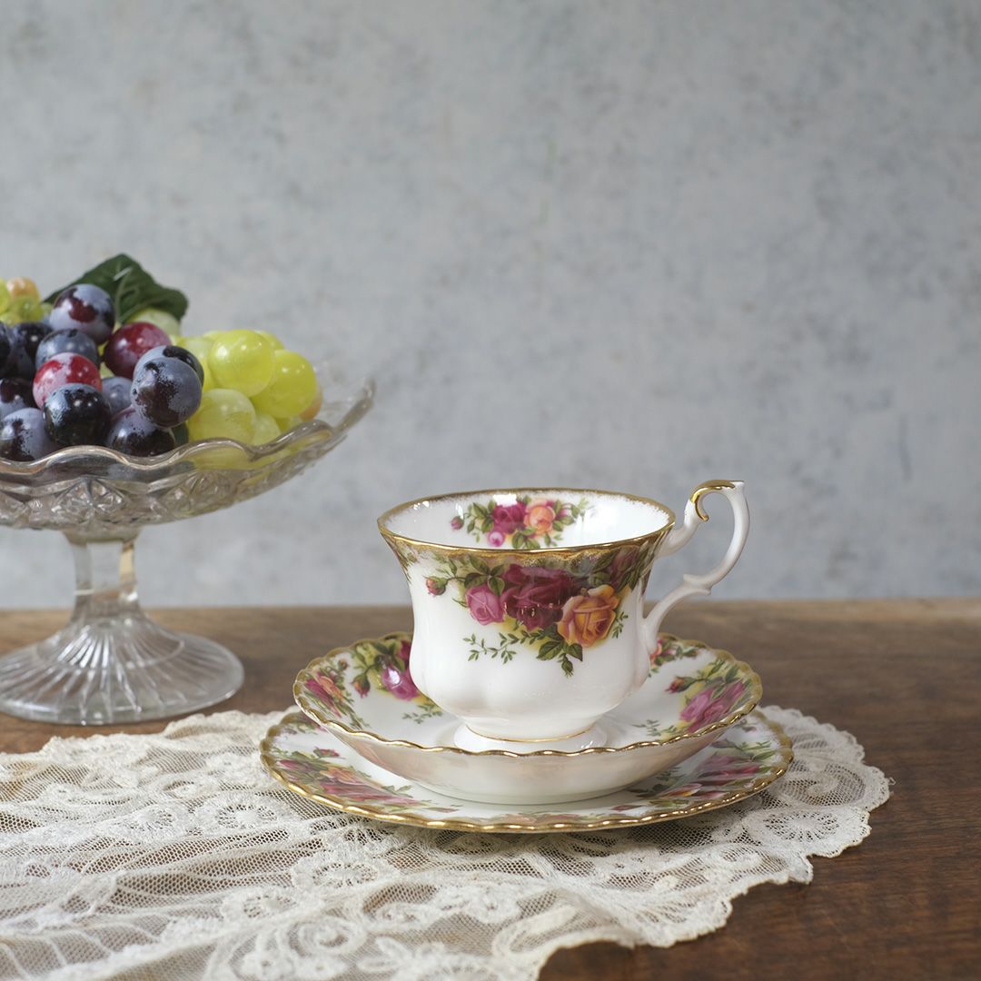 ヴィンテージ Royal Albertティーカップトリオ/old country rose イギリス ロイヤルアルバート 王室御用達/アンティーク食器
