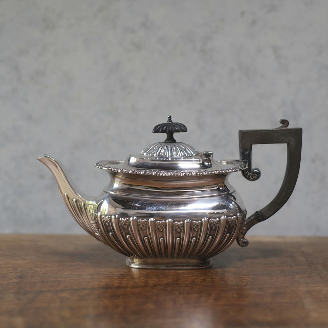 アンティークティーポット シルバープレート イギリス1