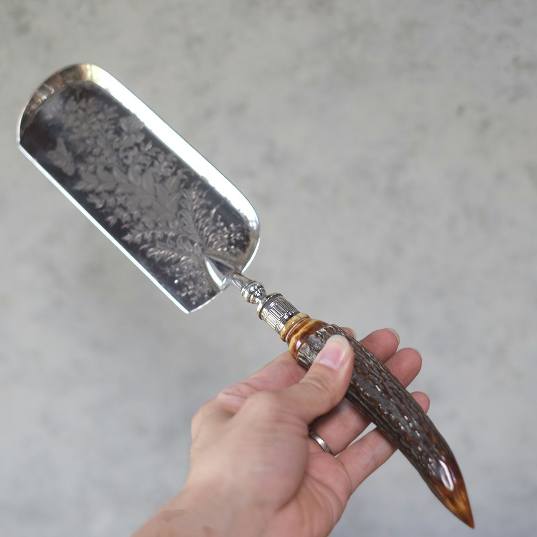 アンティーク クラムスクープ 19世紀 イギリス シルバープレート製パンくずとり ダストパン2