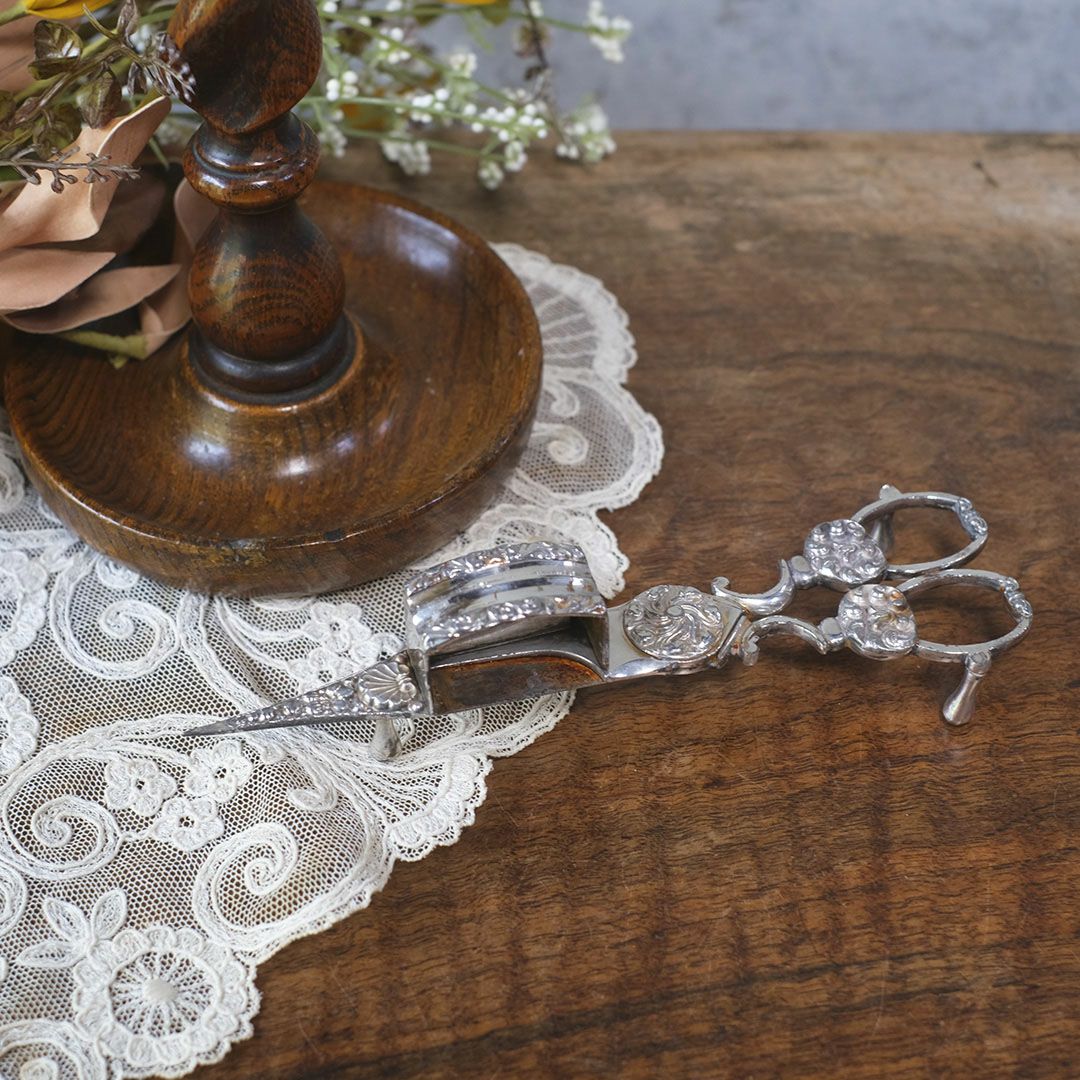 アンティーク キャンドルスナッファー シルバープレート製 ろうそく火消しハサミ 19世紀