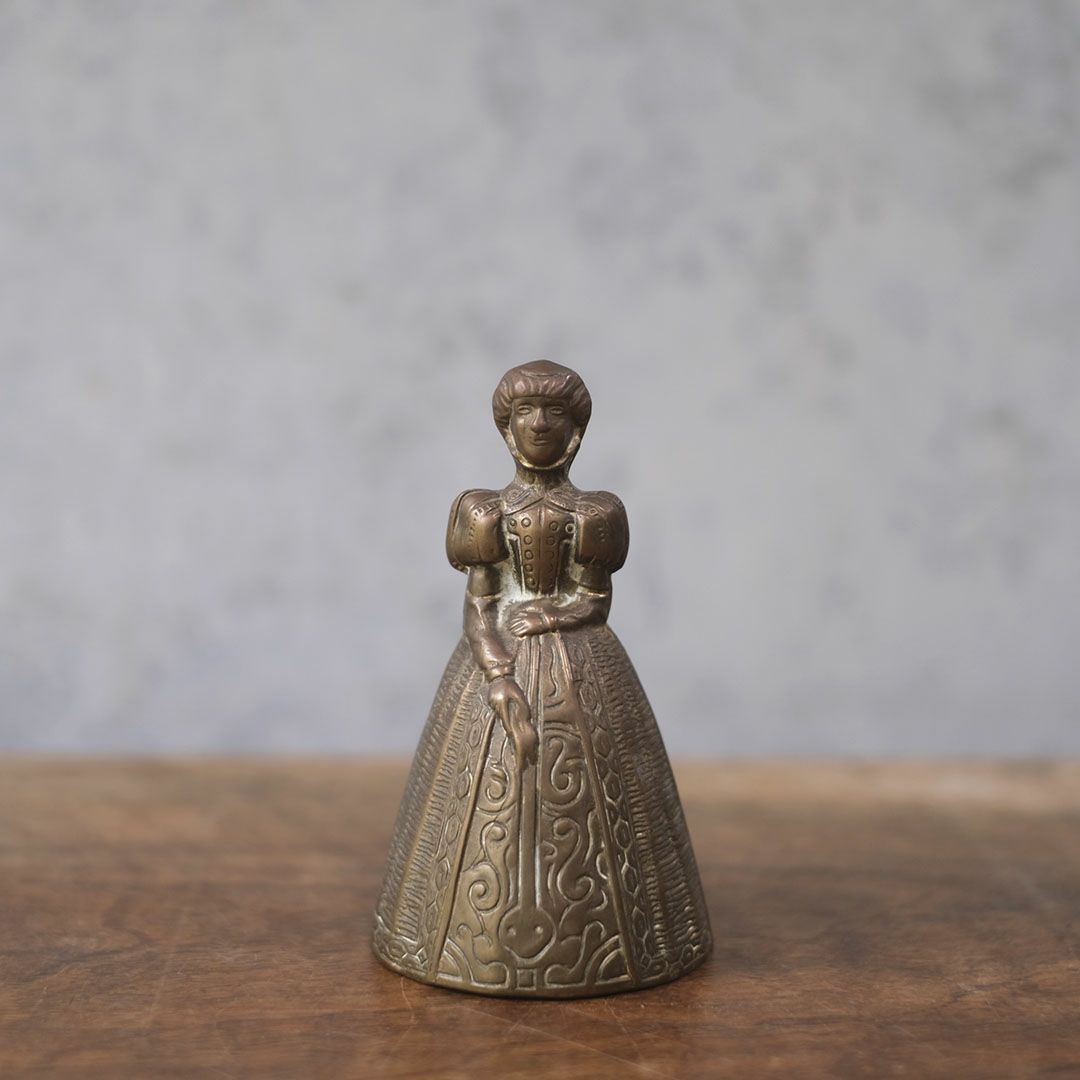 アンティークレディベル テーブルベル 呼び鈴 イギリス 置物2