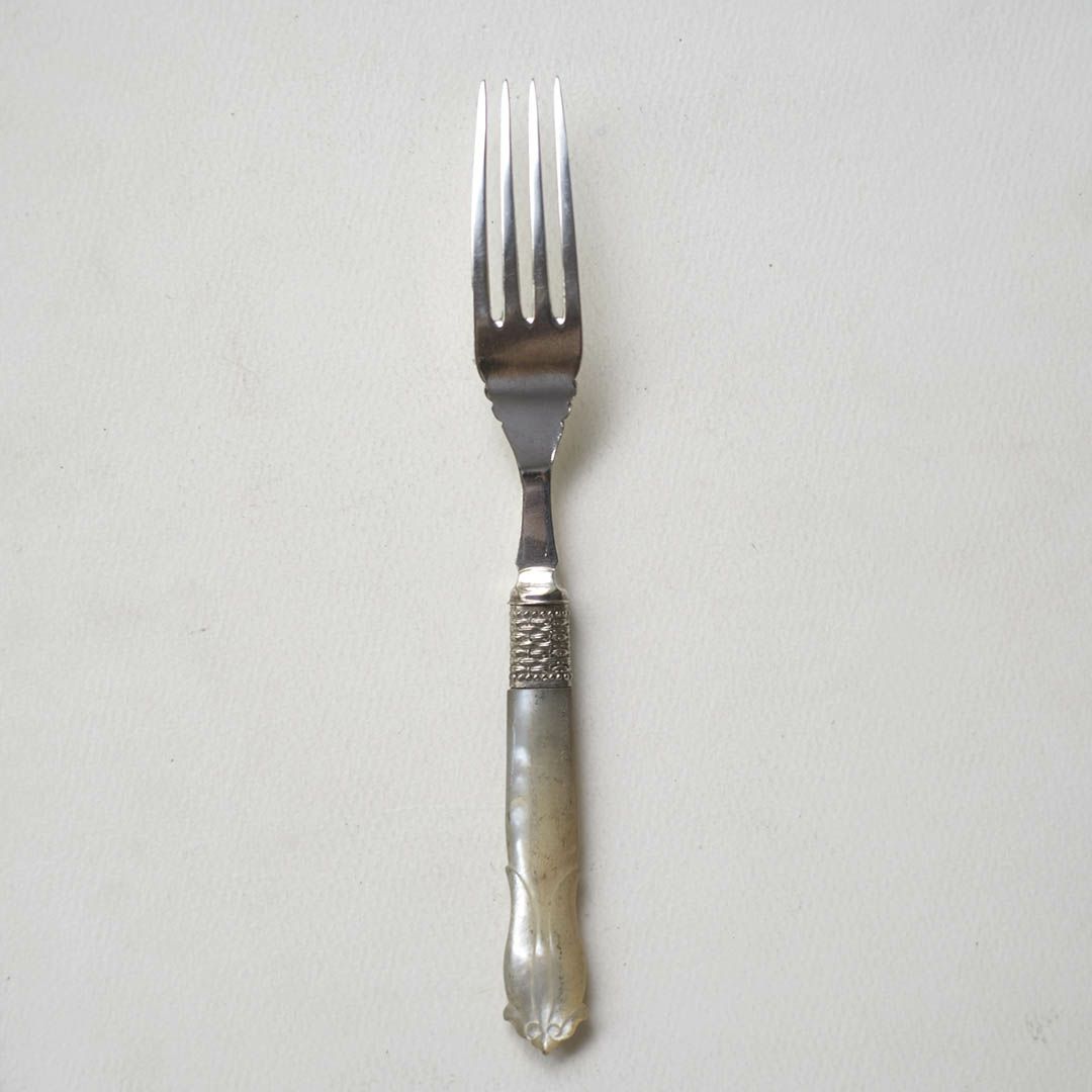 アンティーク マザーオブパール デザートフォーク イギリス 白蝶貝のカトラリー2