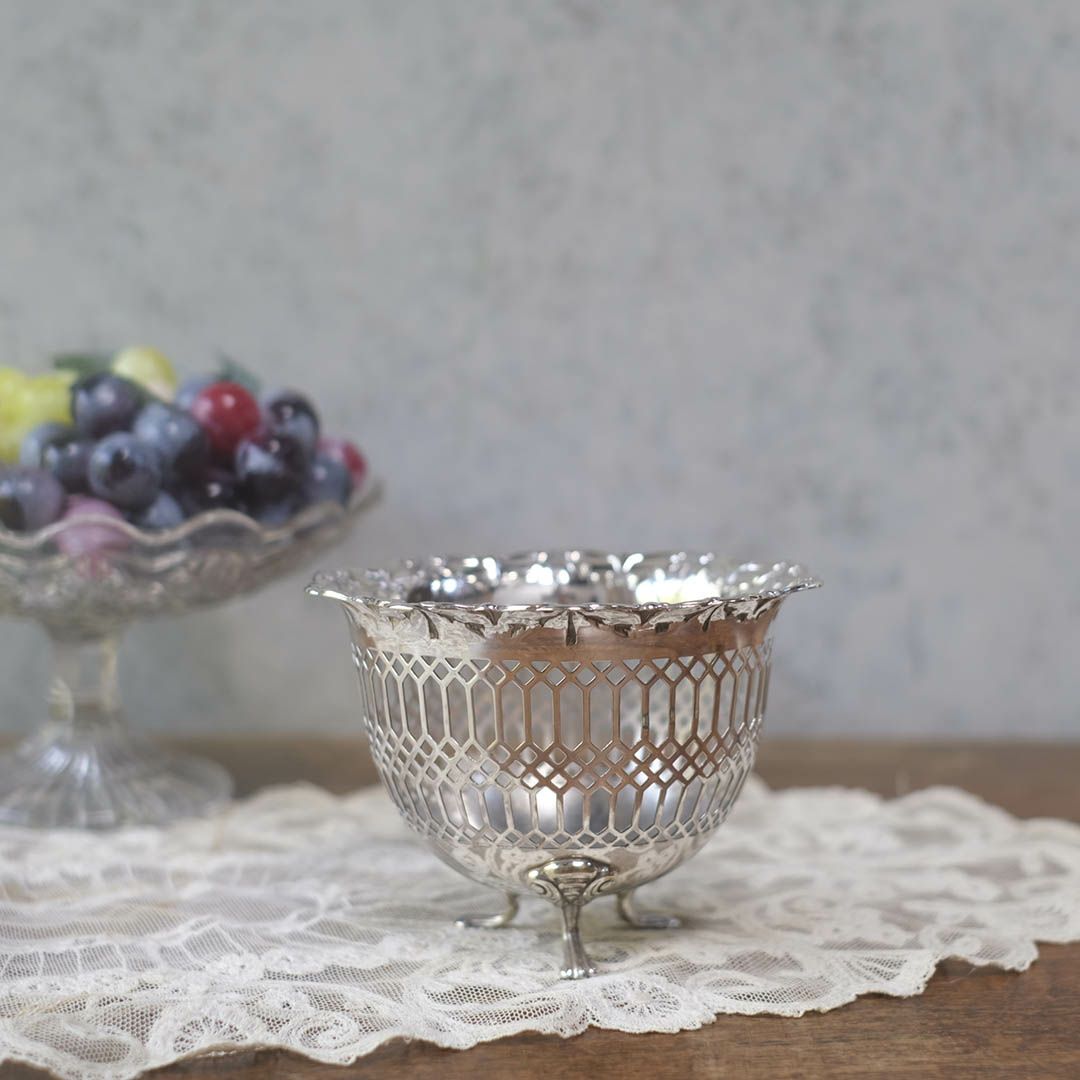 アンティークミニバスケット イギリス シルバープレート 小物入れ 透かし装飾