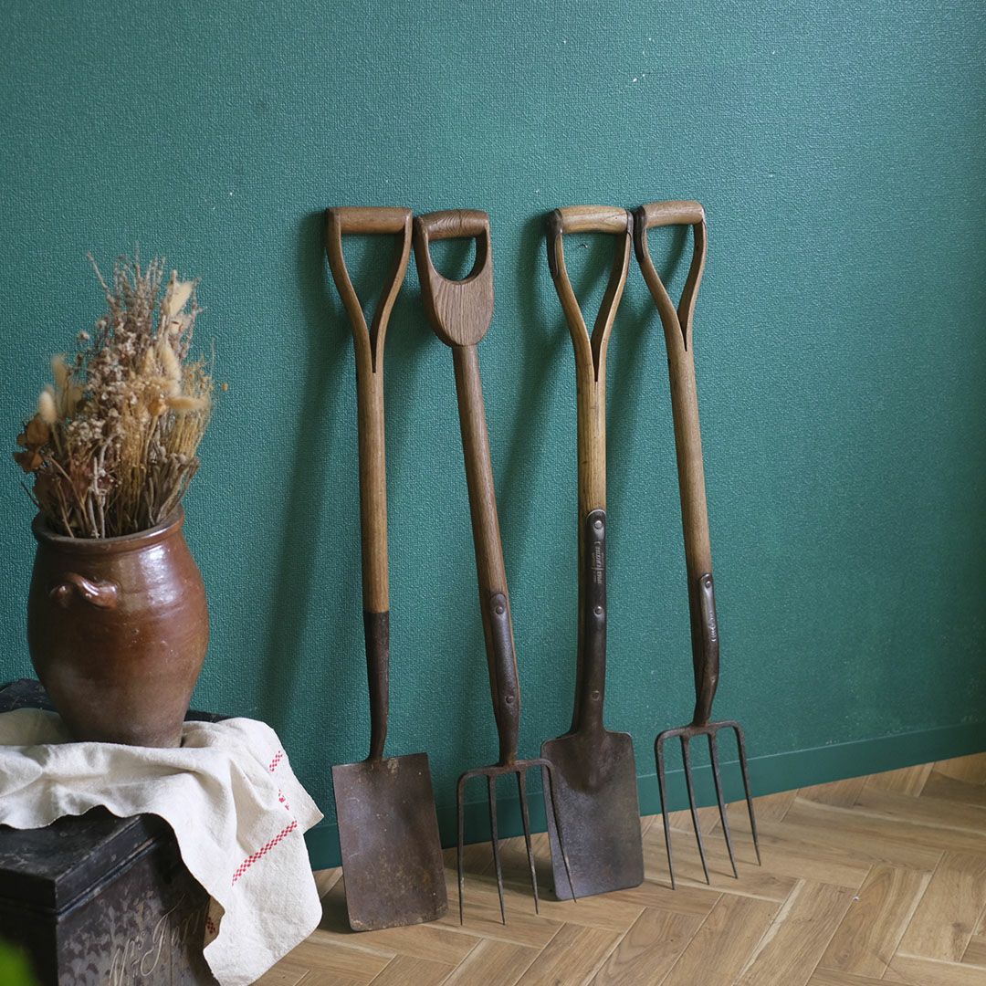 アンティークスコップ アイアン 木製ハンドル 英国ガーデニングツール