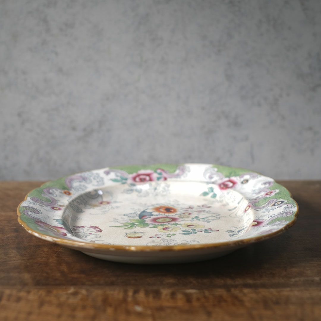 アンティーク(イギリス フランス) > アンティークサービングプレート　フローラルガーランド　緑縁 花籠文様　1800年代前半 イギリス３