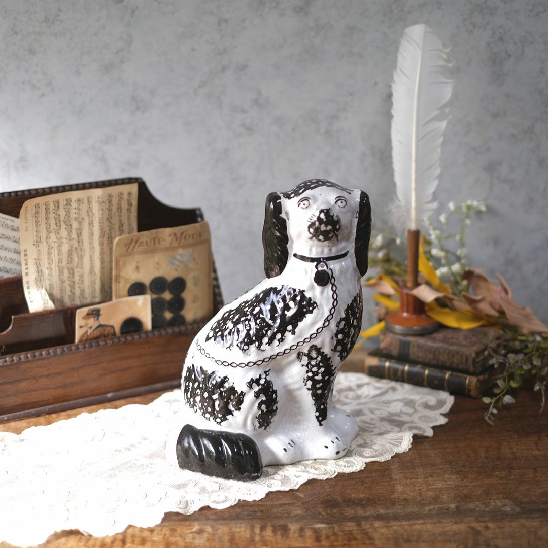 アンティークフィギュリン 犬の置物 スタッフォードシャードッグ 陶器 イギリス