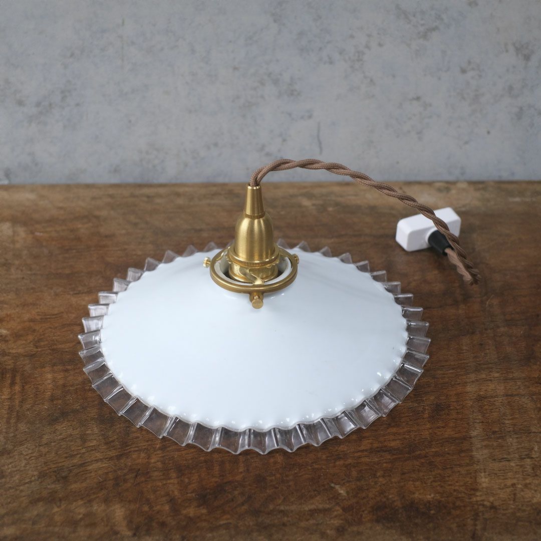 アンティーク ガラスシェードフリルランプ ミルクガラス 照明 灯具E174