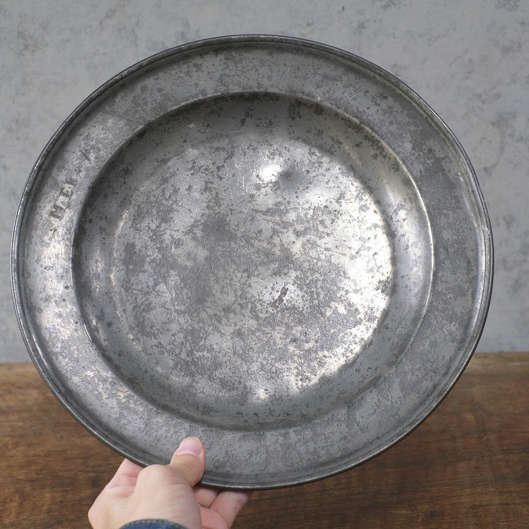 アンティークエタン皿 フランス 丸い形のフランス19世紀の錫製器5