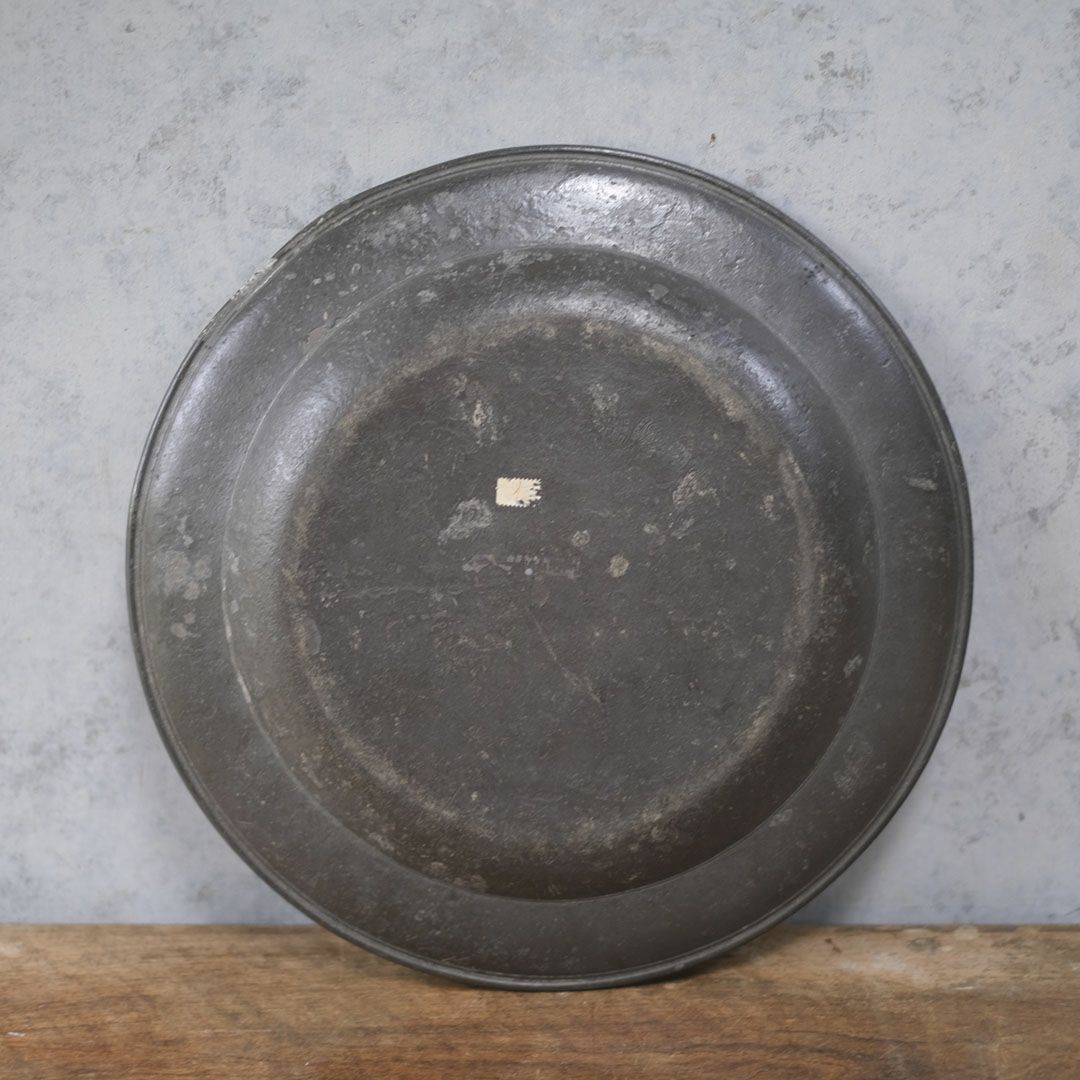 アンティークエタン皿 フランス 丸い形のフランス19世紀の錫製器9