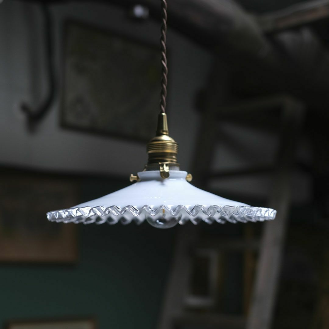 アンティーク ガラスシェードフリルランプ ミルクガラス 照明