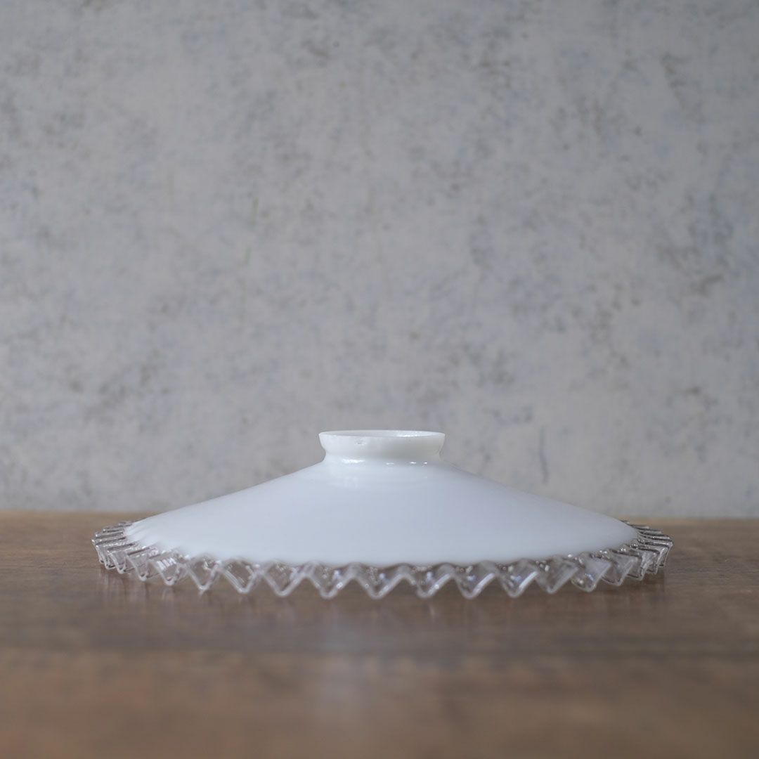 アンティーク ガラスシェードフリルランプ ミルクガラス 照明4