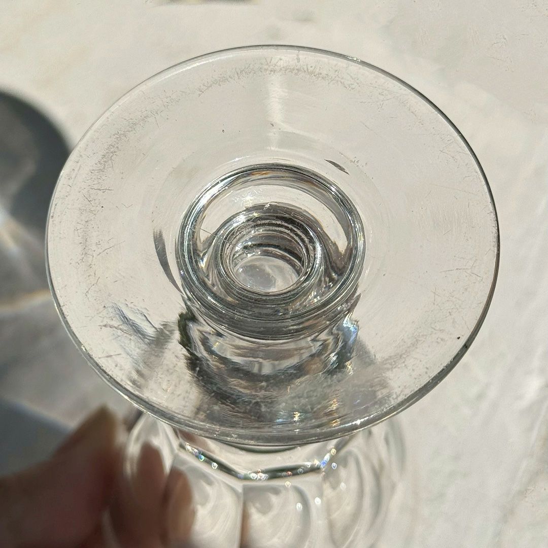 Saint-Louis カトン Caton クリスタルグラス 自然光に輝く透明感とカットの美しさを捉えた屋外写真