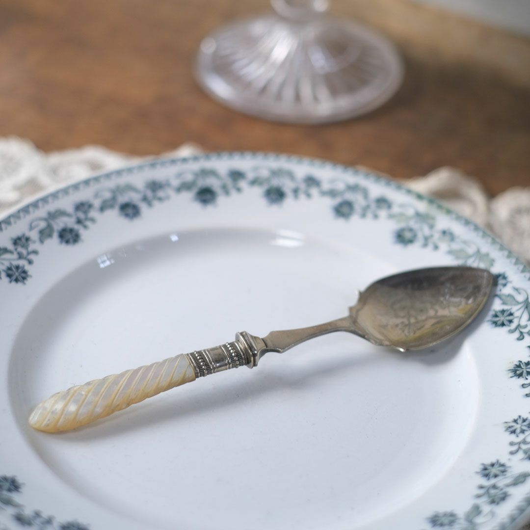アンティーク マザーオブパール 装飾の美しいベリースプーン 白蝶貝1