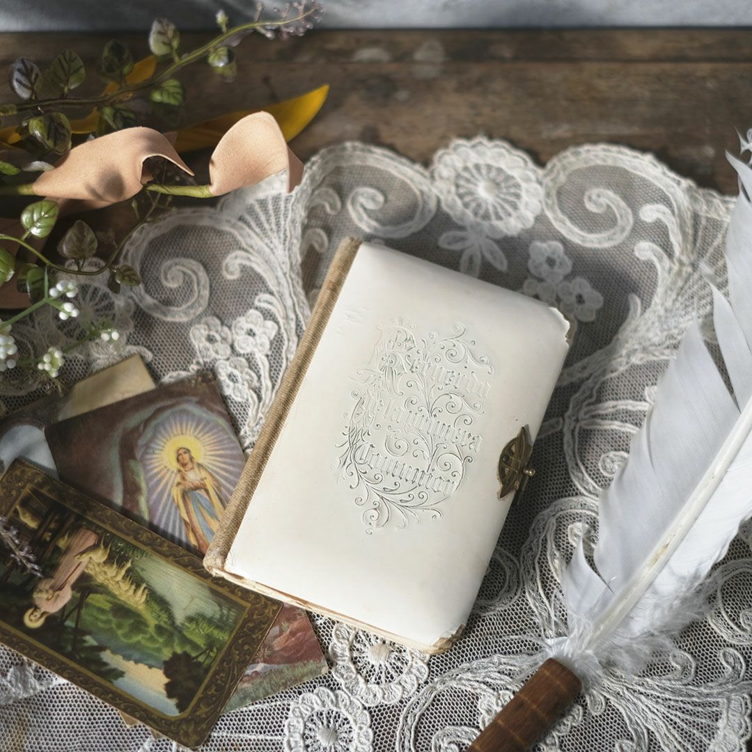 アンティーク祈祷書 花とモノグラム フランス アイボリー