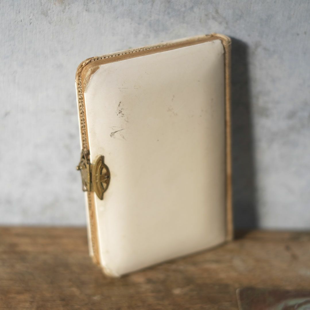 アンティーク祈祷書 花とモノグラム フランス アイボリー3