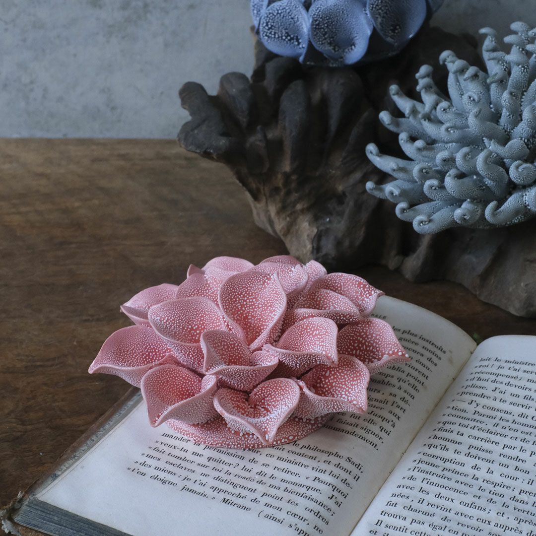 かわいい童話の森に咲くアートフラワーオブジェ/ピンクの花 (2026年1月