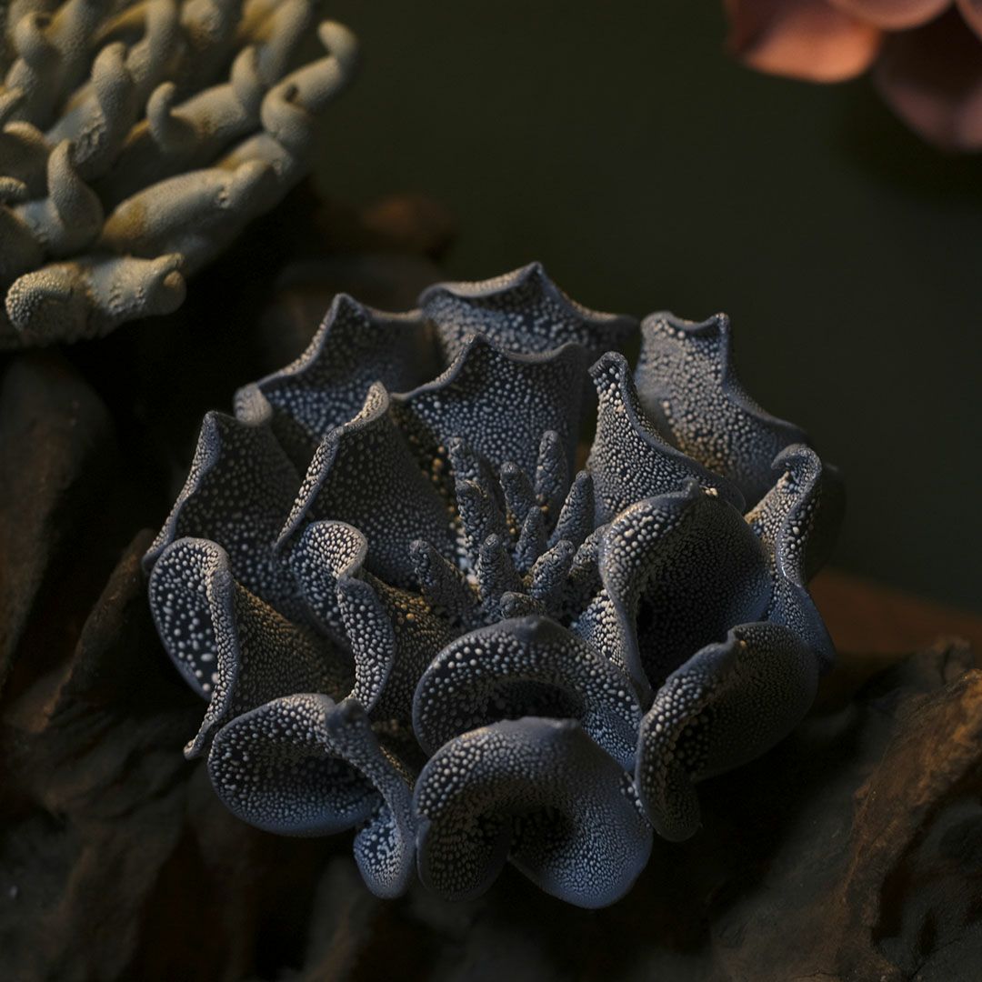 波打つ花びらを持つABYSSALブルーの花オブジェの陰影ディテール