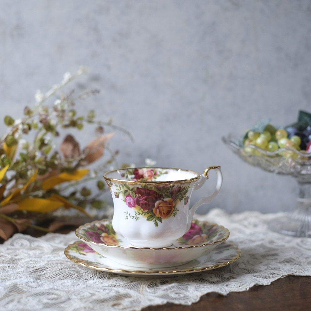 ヴィンテージ Royal Albertティーカップトリオ/old country rose イギリス ロイヤルアルバート 王室御用達