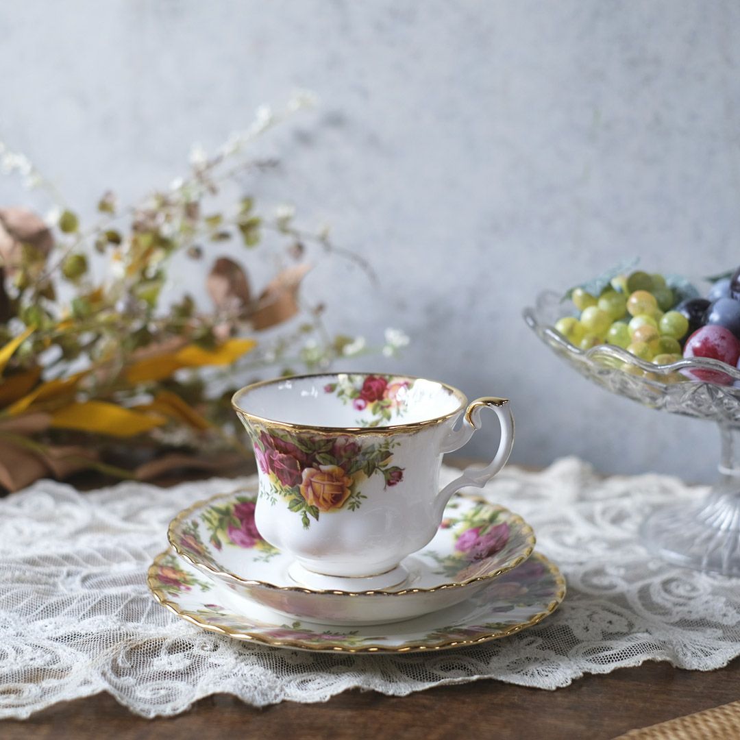 ヴィンテージ Royal Albertティーカップトリオ/old country rose イギリス ロイヤルアルバート 王室御用達1