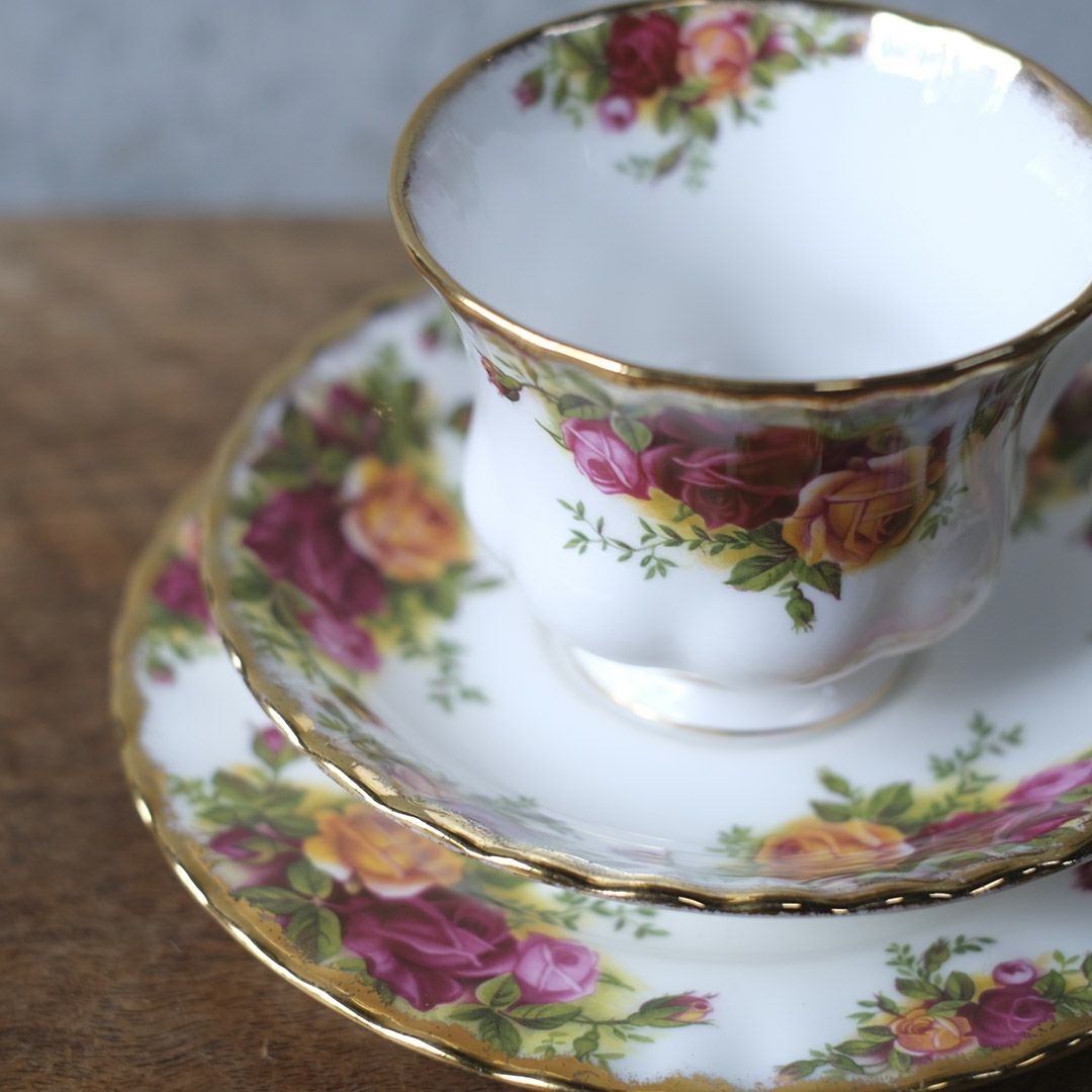 ヴィンテージ Royal Albertティーカップトリオ/old country rose イギリス ロイヤルアルバート 王室御用達3